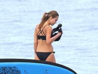Jessica Alba na jachcie w czarnym bikini